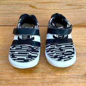 Robeez Mini Shoes 9-12M Mason Black